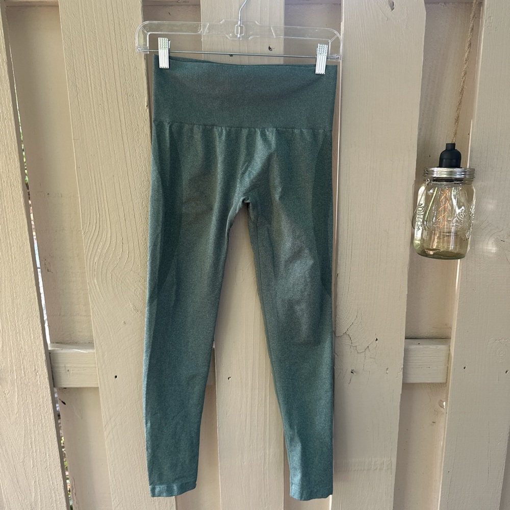 NVGTN green high waisted leggings ⭐️